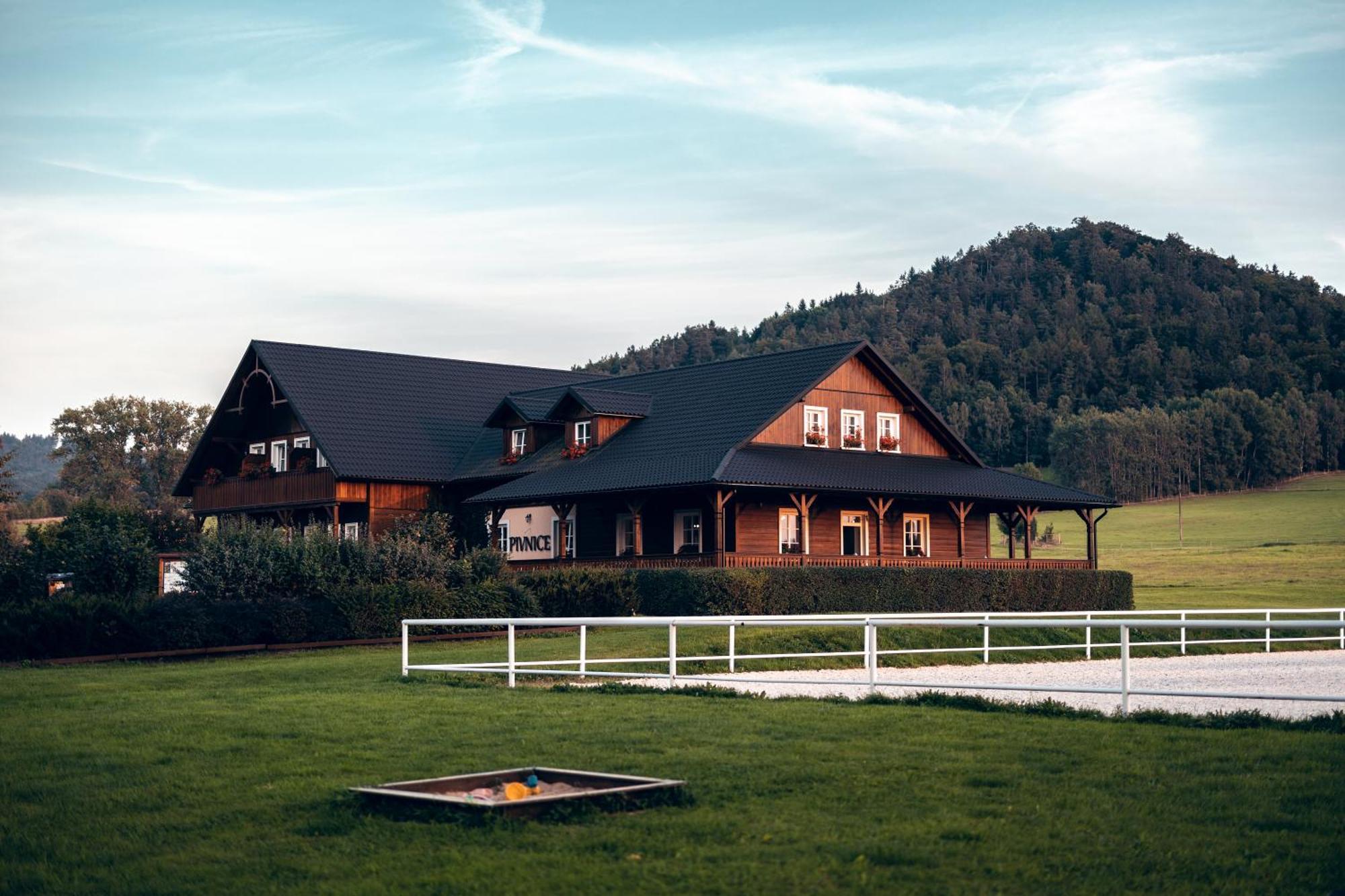 Apartmany Nad Stajemi - Jitravsky Dvorec Rynoltice エクステリア 写真